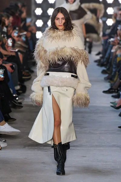 Look 15